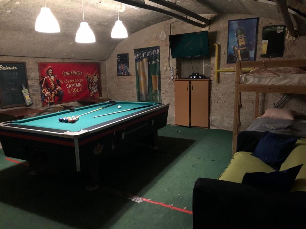 Whole Basement Former Pub2 For Stag Do, Men'S Cave Budapest Eksteriør bilde